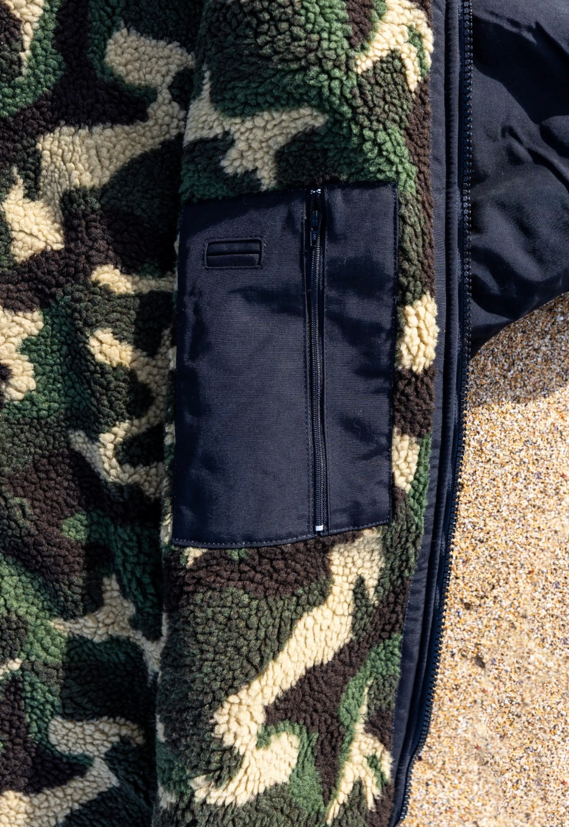 Vantastic "Vanrobe" black/camo lining